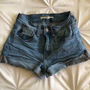 KanCan womens jean shorts size 0/23.